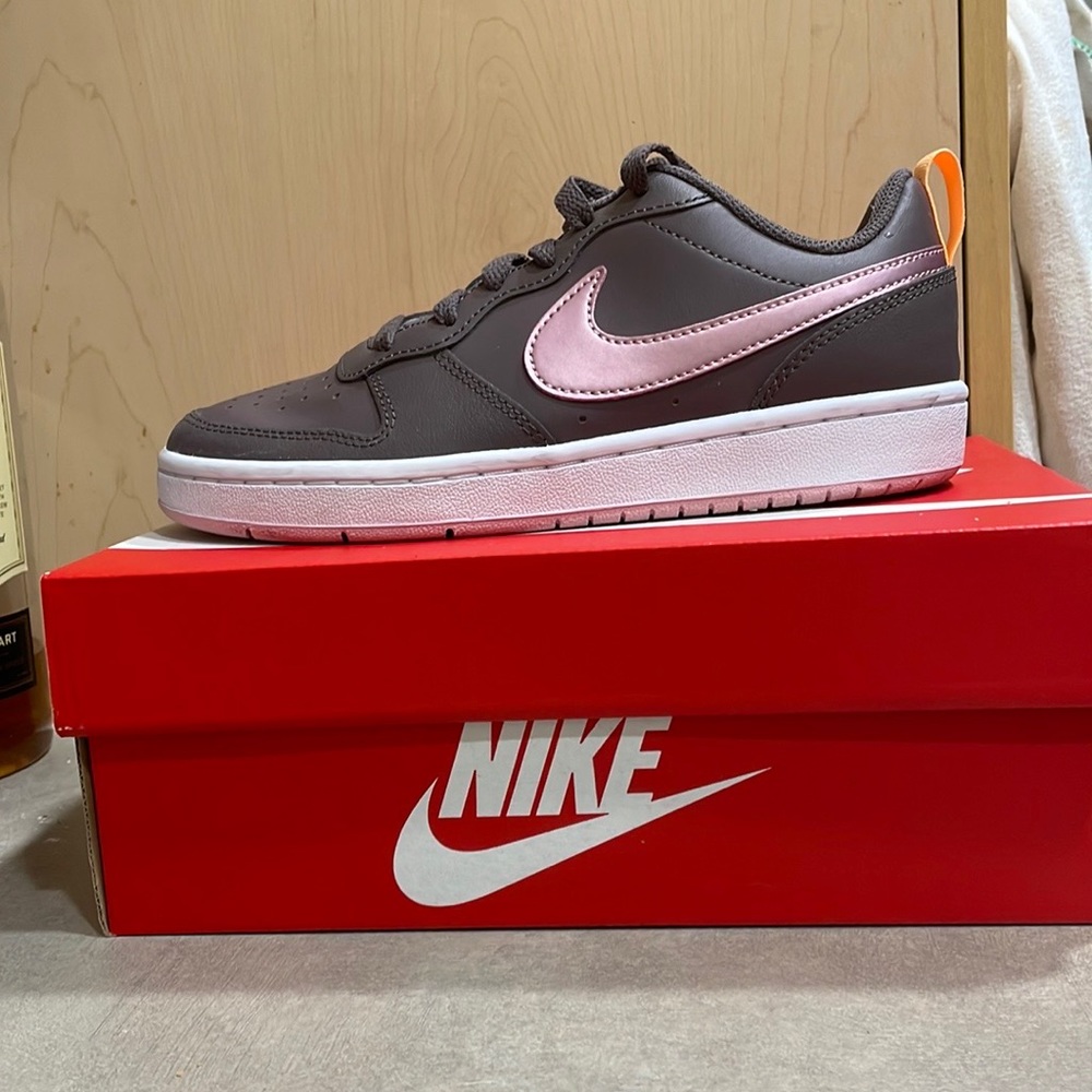 Nike Court Borough Low 2